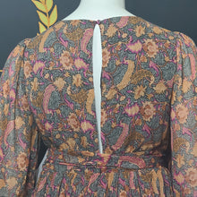 Load image into Gallery viewer, Point on Paisley